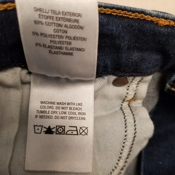 {28} Hudson Barbara Super Skinny StepHem Jeans