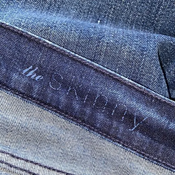 7 For All Mankind Size 26 Medium Blue Wash Mid Rise Whiskey Ankle Skinny Jeans