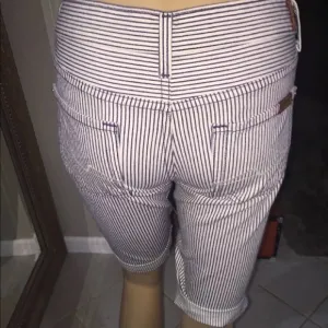 7 For All Mankind Straight cut. Size 25
