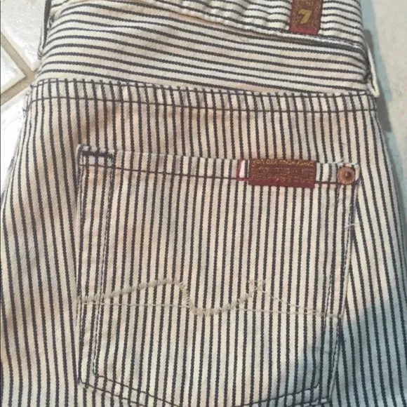 7 For All Mankind Straight cut. Size 25