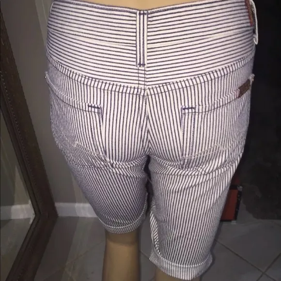 7 For All Mankind Straight cut. Size 25
