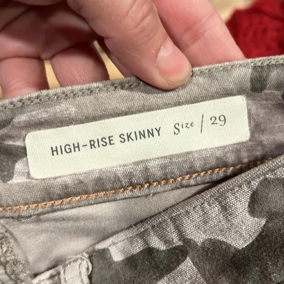 Anthropologie Pilcro and the‎ letterpress size 29 skinny velvet camouflage jeans
