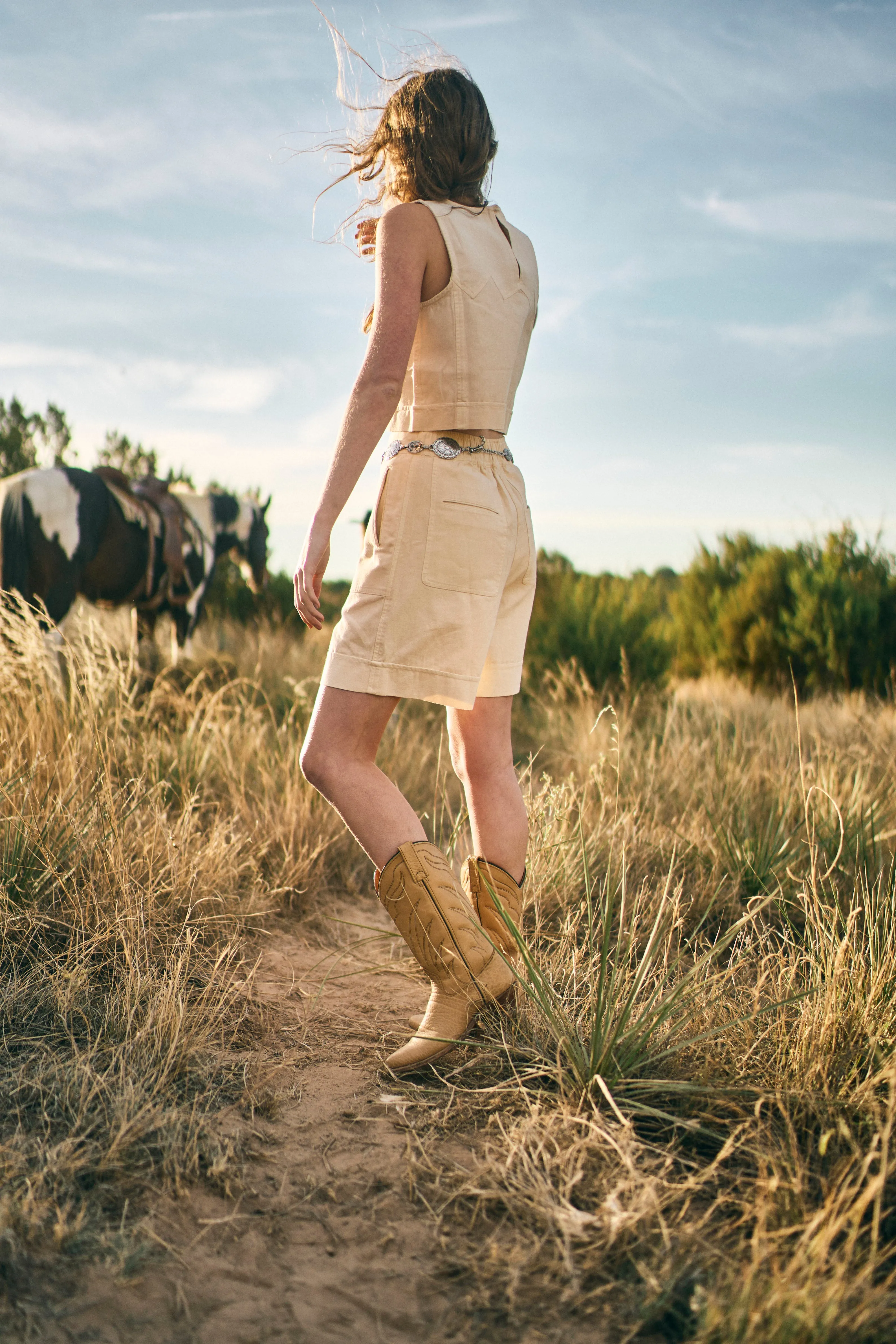 Bermuda Shorts in Cream Canvas