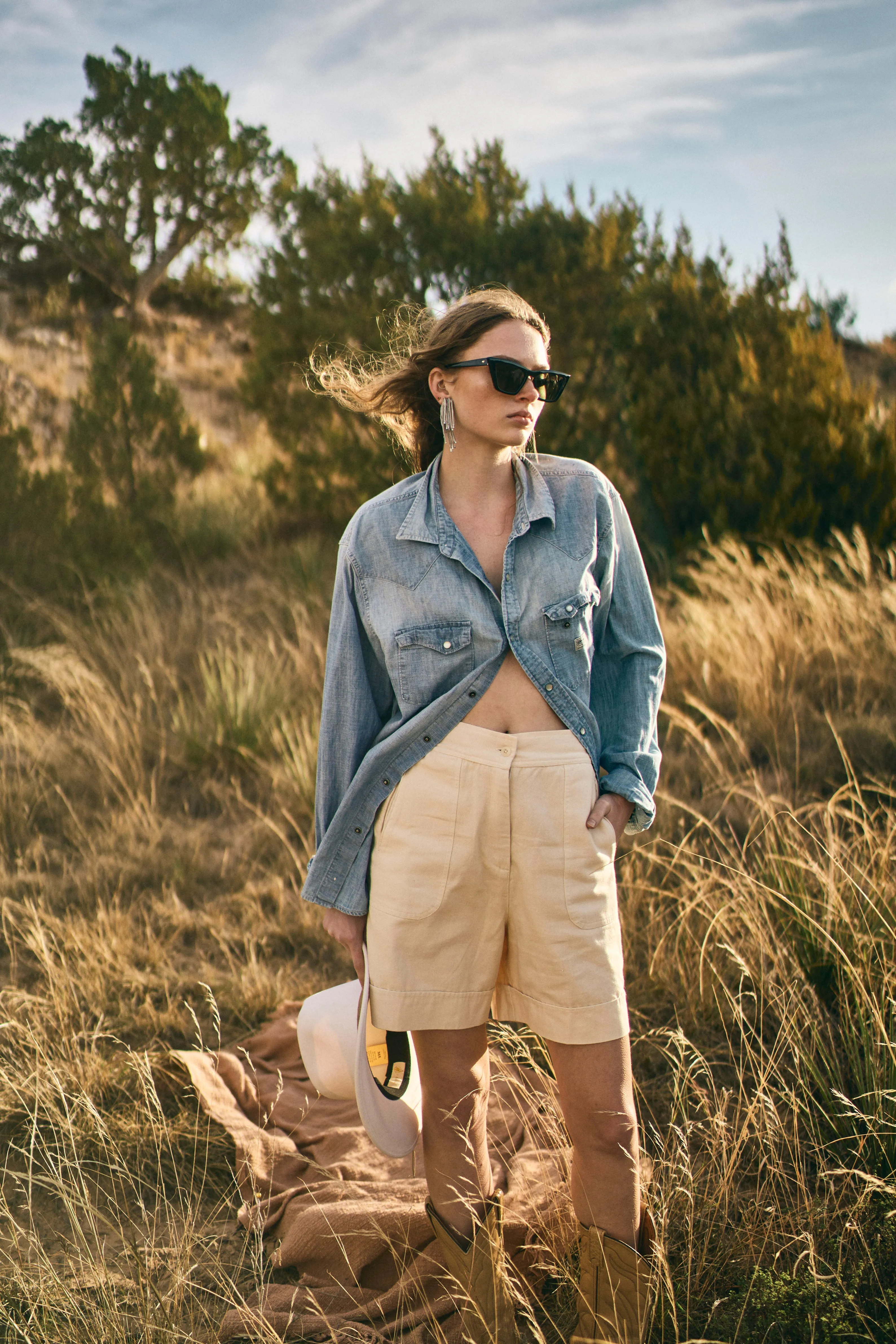 Bermuda Shorts in Cream Canvas