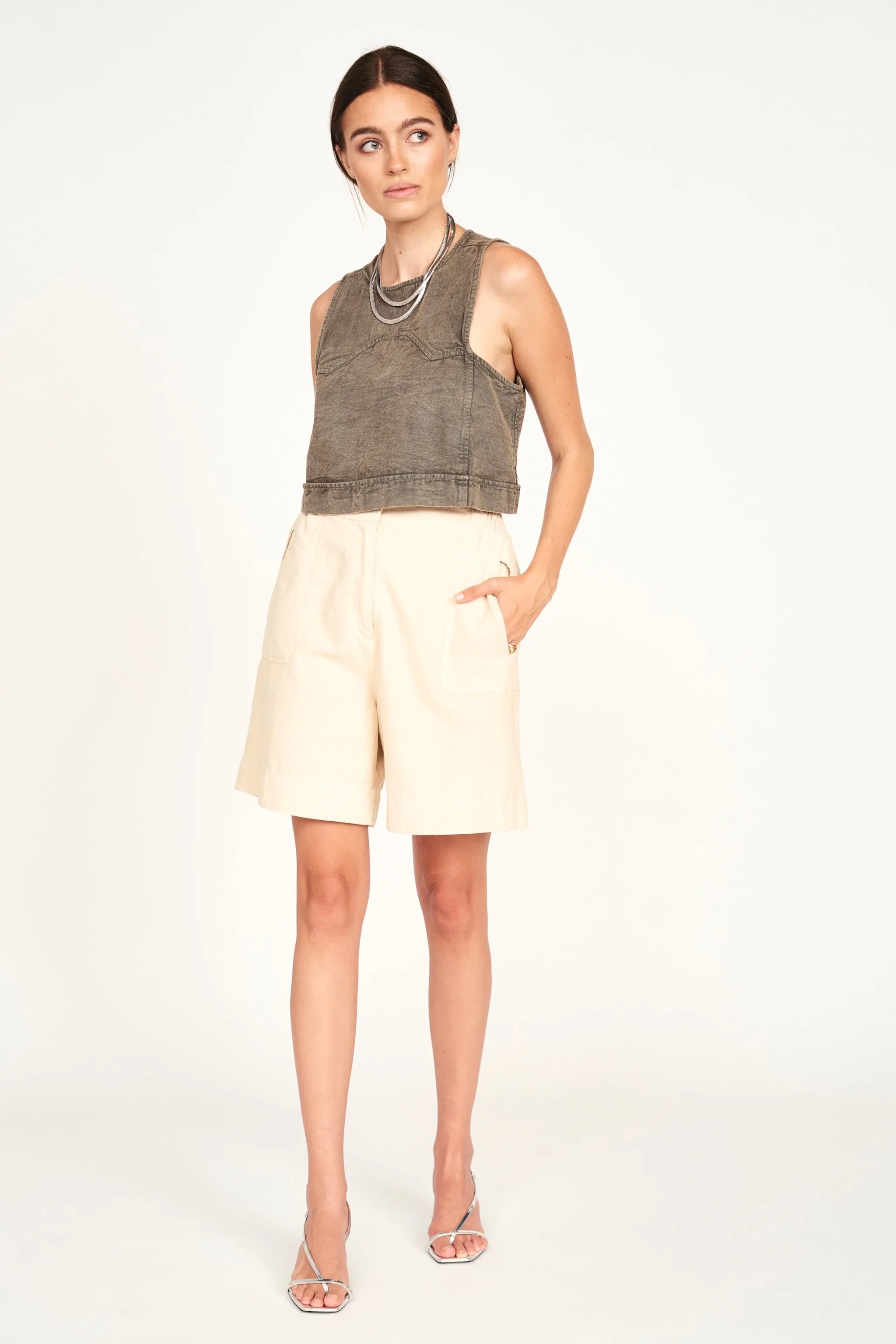 Bermuda Shorts in Cream Canvas