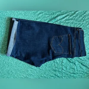 Classic Bermuda Shorts / LeviStrauss &amp; Co women short Blue Jean size 32