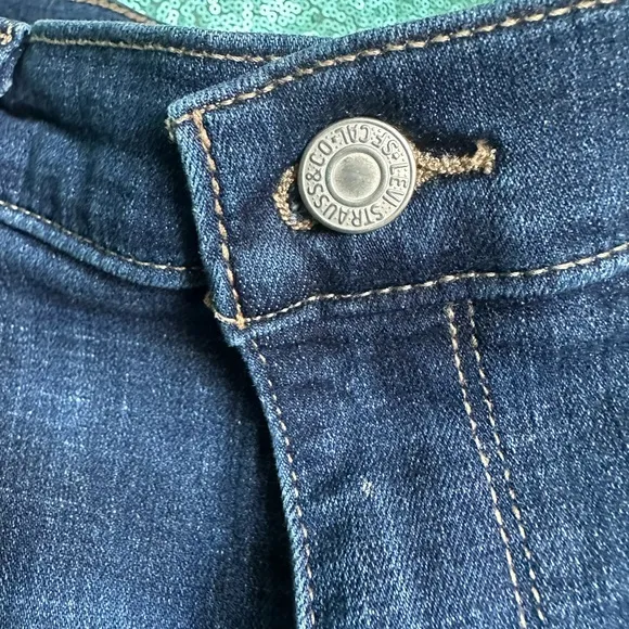 Classic Bermuda Shorts / LeviStrauss &amp; Co women short Blue Jean size 32