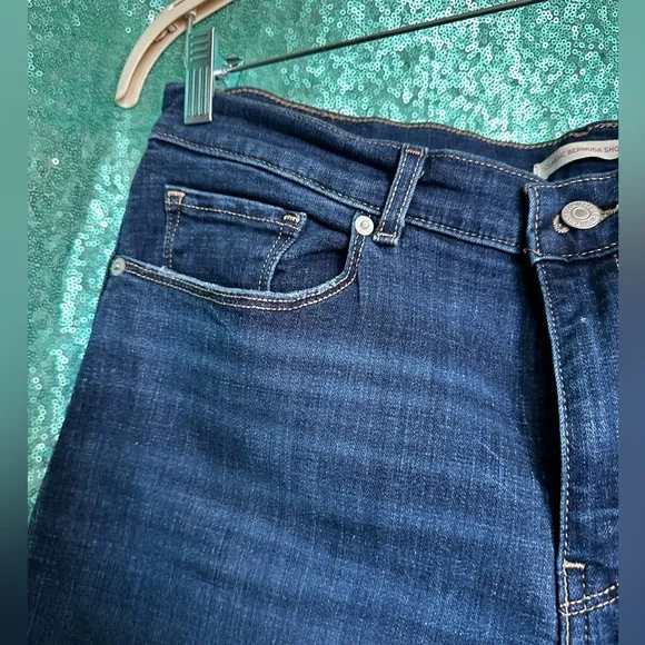 Classic Bermuda Shorts / LeviStrauss &amp; Co women short Blue Jean size 32