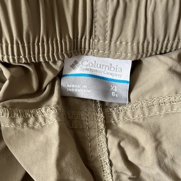 Columbia Women's Sandy River Cargo Short Shorts in beige/tan size XL
