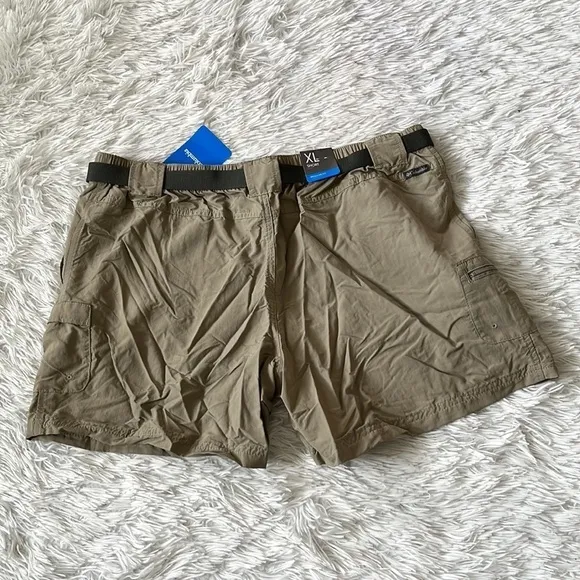 Columbia Women's Sandy River Cargo Short Shorts in beige/tan size XL