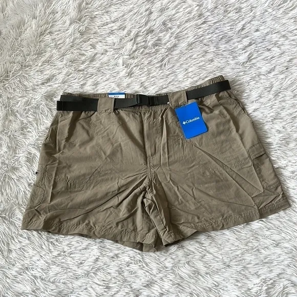 Columbia Women's Sandy River Cargo Short Shorts in beige/tan size XL