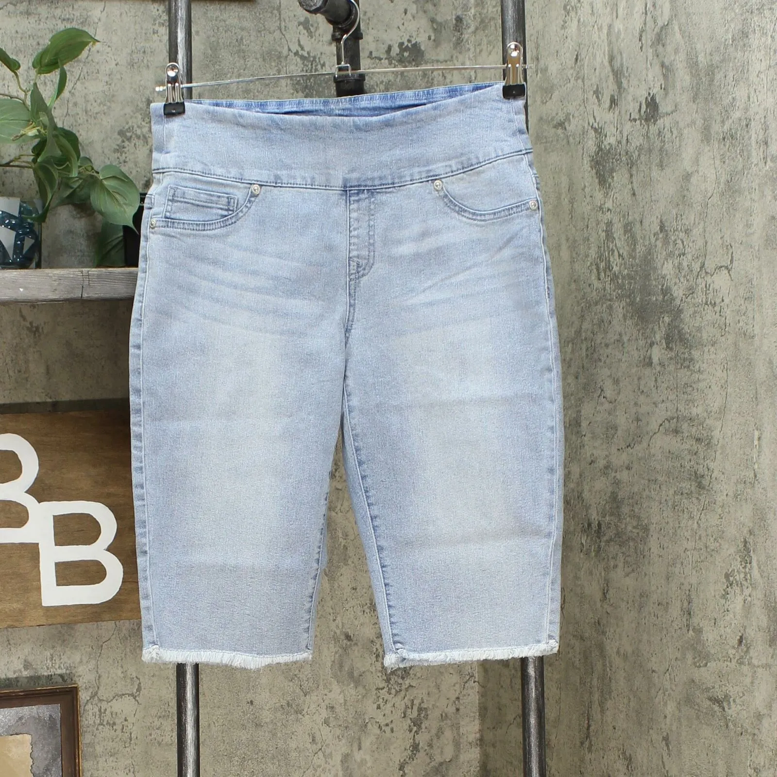 DG2 by Diane Gilman Women's Pull On Bermuda Shorts Chambray Medium