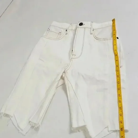 Frame La Vintage Bermuda long denim white shorts