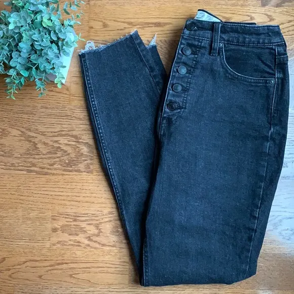 FREE PEOPLE we the free black denim crvy skinny jeans (size 27) ✨