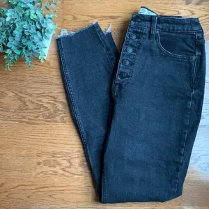 FREE PEOPLE we the free black denim crvy skinny jeans (size 27) ✨