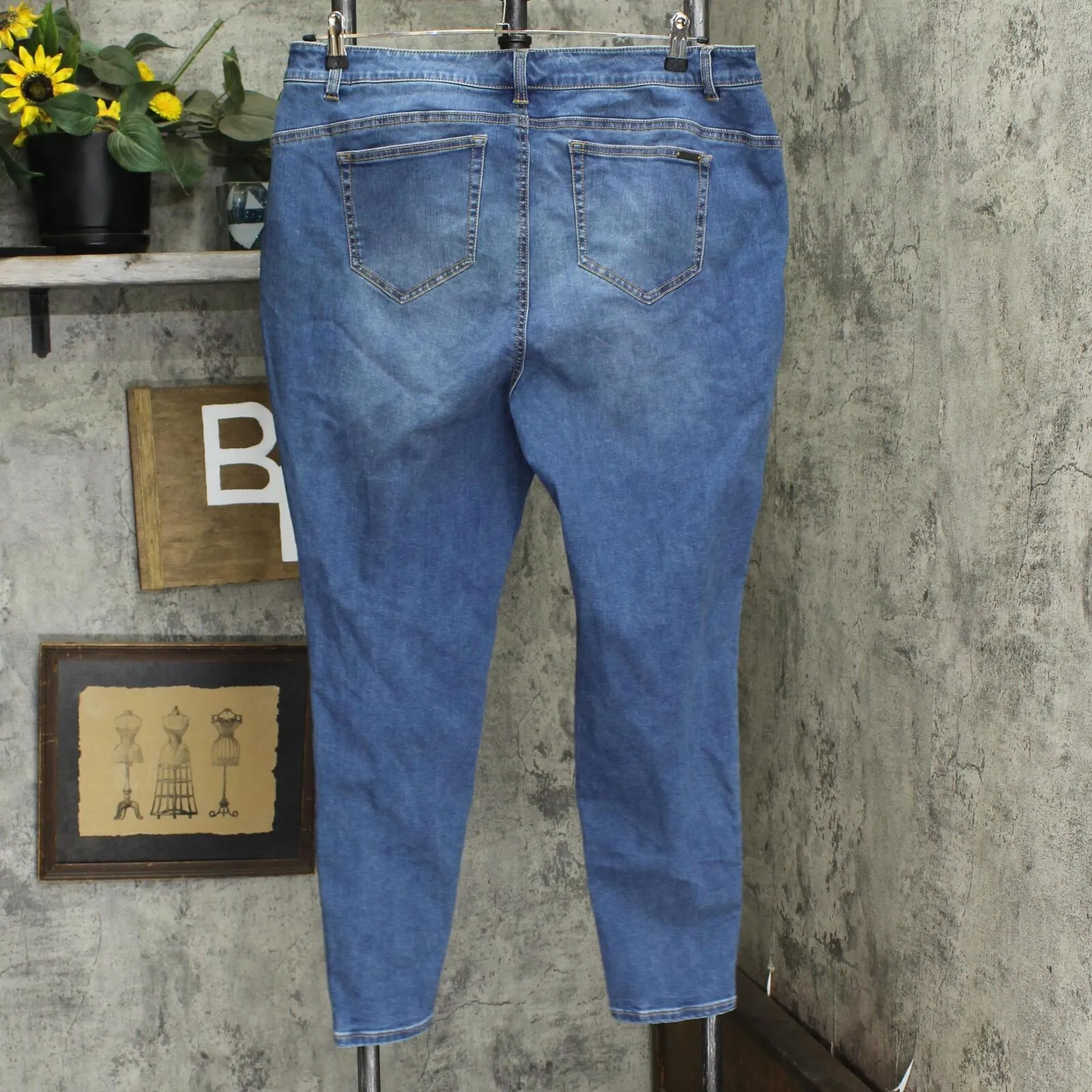 G By Giuliana Women G-Sculpt Skinny Ankle Jean with Buttons Malibu Wash Blue 18W