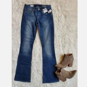 GAP Women's Curvy Low-Rise Medium Wash Bootcut Jeans Size 26/2 LONG RT$70