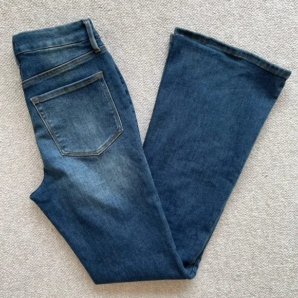 Good American Good Classic Slim Bootcut Jeans, Blue 811, Size 6/28
