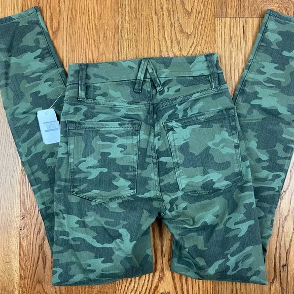 Good American Good Waist jeans, Camo Print, NWT, size 0/25