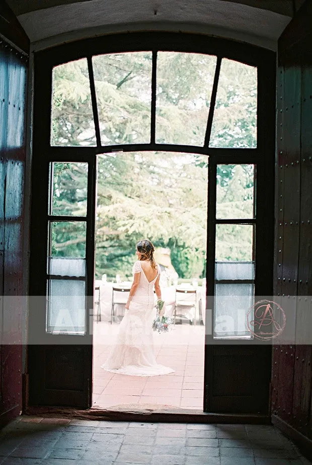 Ivory Lace Tiered Skirts Short Sleeve V-back Vintage Wedding Dresses, AB1132