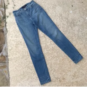 J BRAND Maria High Waist Jeans Size 26 Adventure Wash