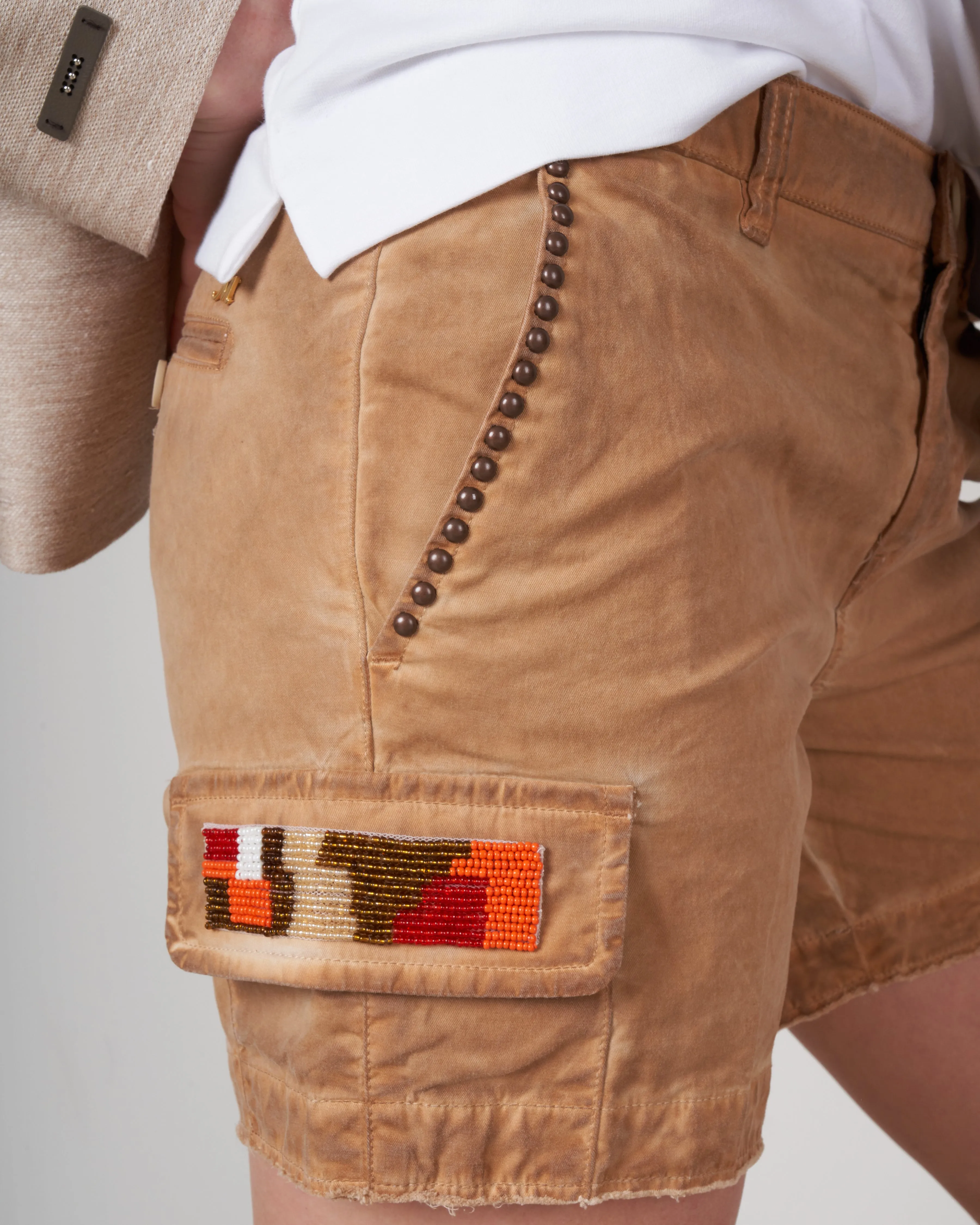 jacqueline curvy short w/studs - washed cognac