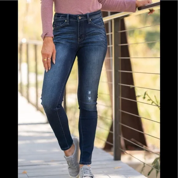 KanCan dark wash skinny jeans