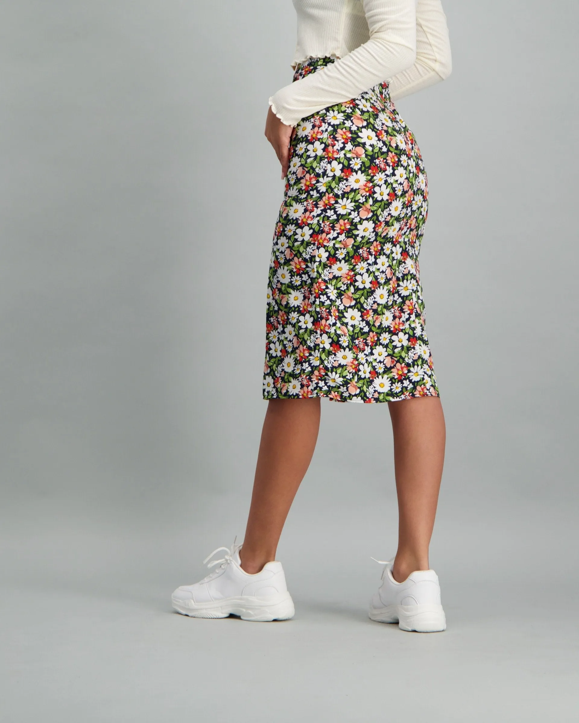Ladies-Pencil Skirt With Front Slit