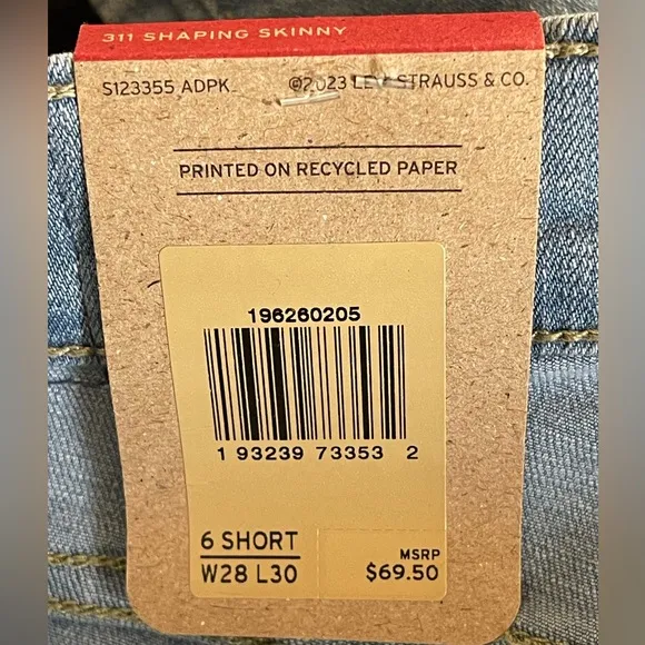 Levi’s 311 Shaping Skinny Jeans. Size 28