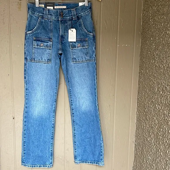 Levi’s middy ankle bootcut jeans medium wash 24x29