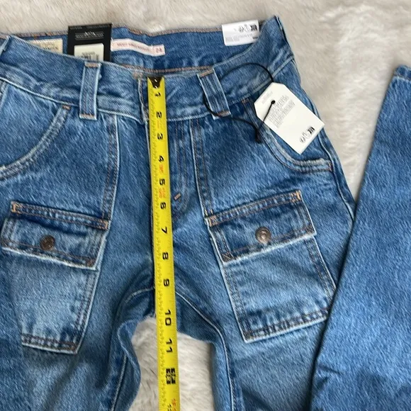 Levi’s middy ankle bootcut jeans medium wash 24x29