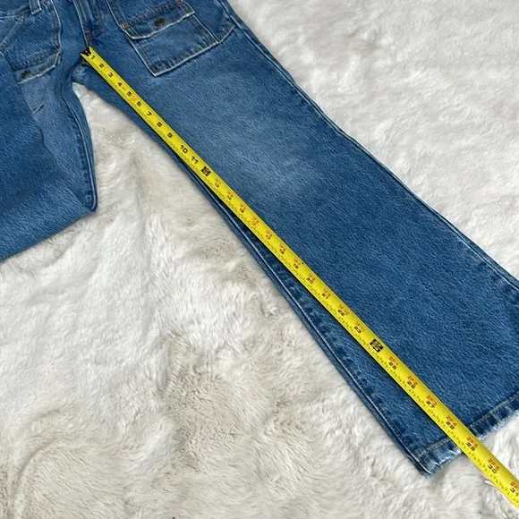 Levi’s middy ankle bootcut jeans medium wash 24x29