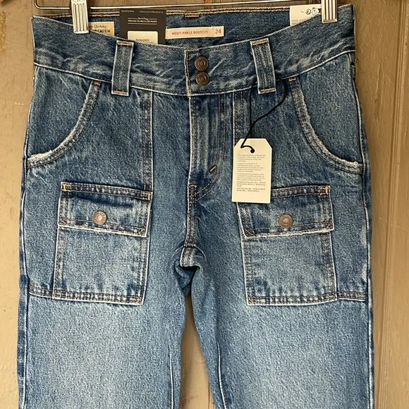 Levi’s middy ankle bootcut jeans medium wash 24x29