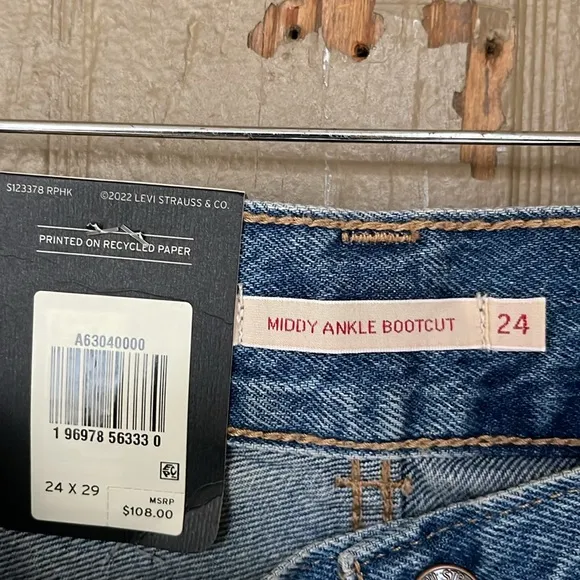 Levi’s middy ankle bootcut jeans medium wash 24x29