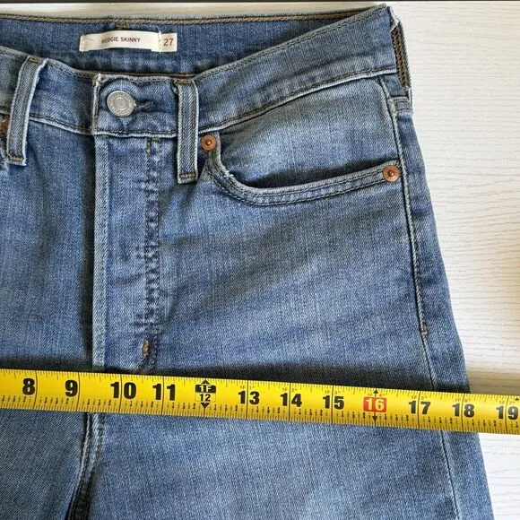 LEVI’S Wedgie Skinny Women’s Jeans Size 27 Blue Button Fly Raw Hem Stretch