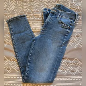 MOTHER High Waisted Looker Skinny Jeans Size 26