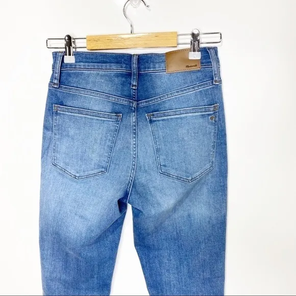 NWT Madewell 9” Mid Rise Skinny Jeans Destroyed