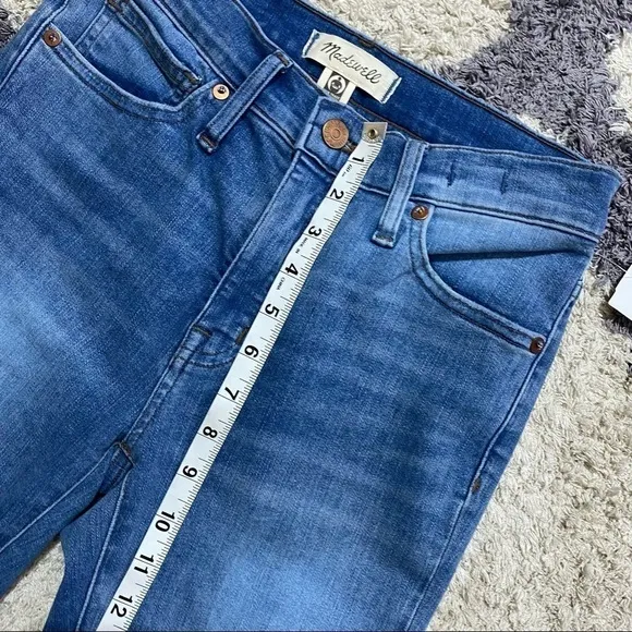 NWT Madewell 9” Mid Rise Skinny Jeans Destroyed