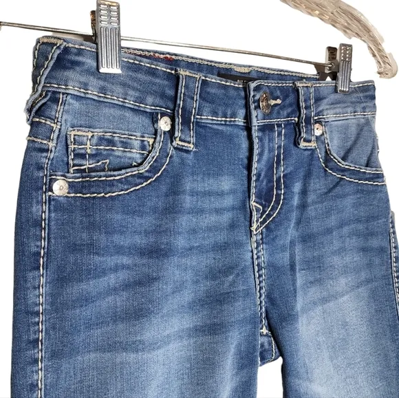 NWT True Religion Riley bermuda knee length Jean shorts.