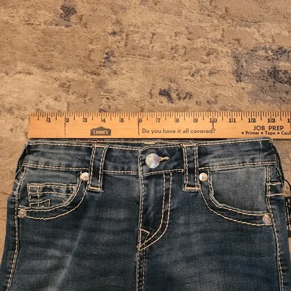 NWT True Religion Riley bermuda knee length Jean shorts.
