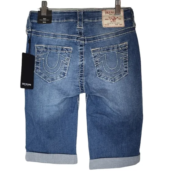 NWT True Religion Riley bermuda knee length Jean shorts.