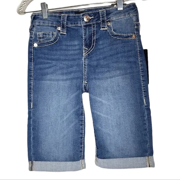 NWT True Religion Riley bermuda knee length Jean shorts.