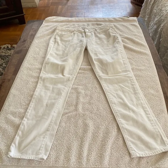 PAIGE white Jimmy Jimmy skinny jeans from Bloomingdale’s w/ front &amp; back pockets