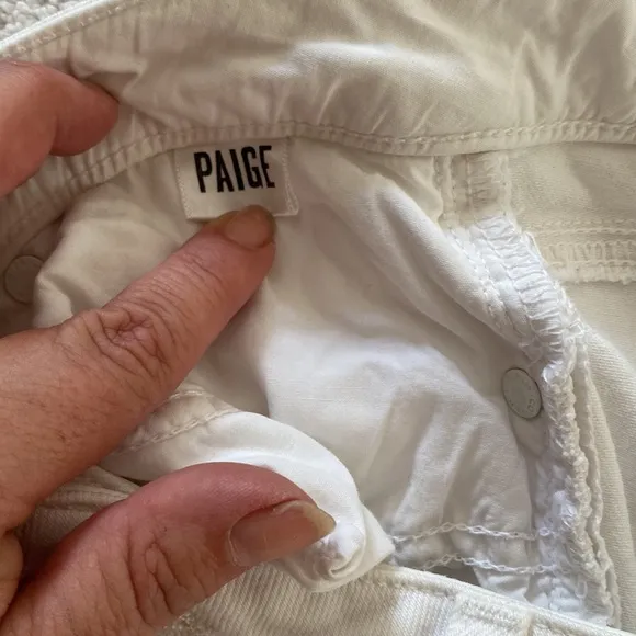 PAIGE white Jimmy Jimmy skinny jeans from Bloomingdale’s w/ front &amp; back pockets