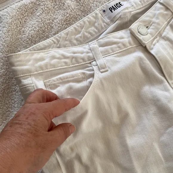 PAIGE white Jimmy Jimmy skinny jeans from Bloomingdale’s w/ front &amp; back pockets