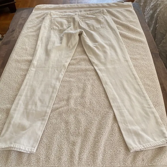 PAIGE white Jimmy Jimmy skinny jeans from Bloomingdale’s w/ front &amp; back pockets
