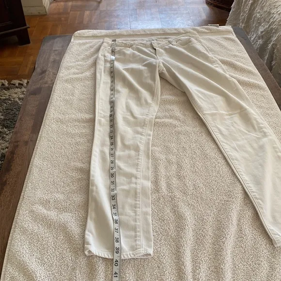 PAIGE white Jimmy Jimmy skinny jeans from Bloomingdale’s w/ front &amp; back pockets