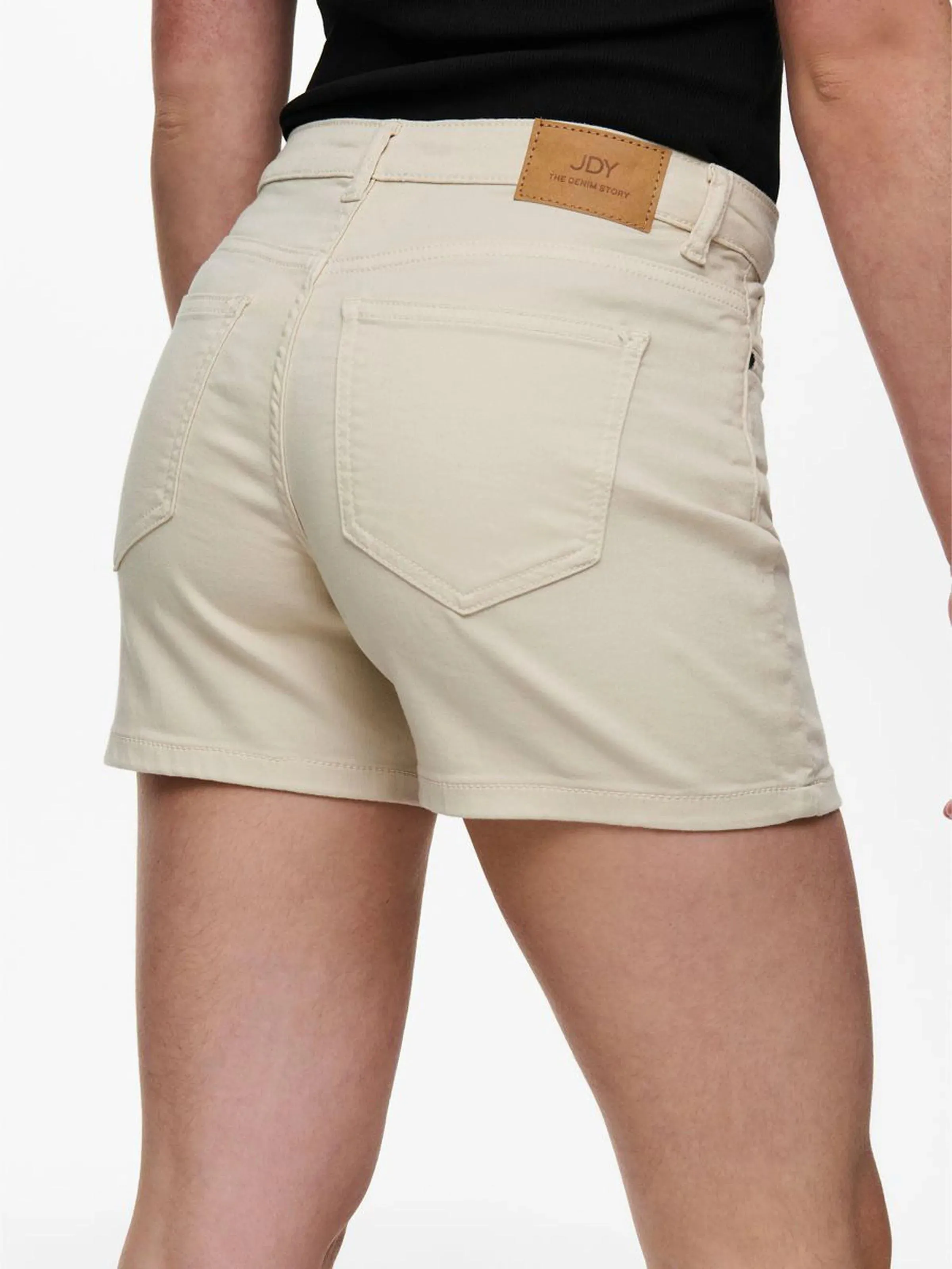 Short Lara