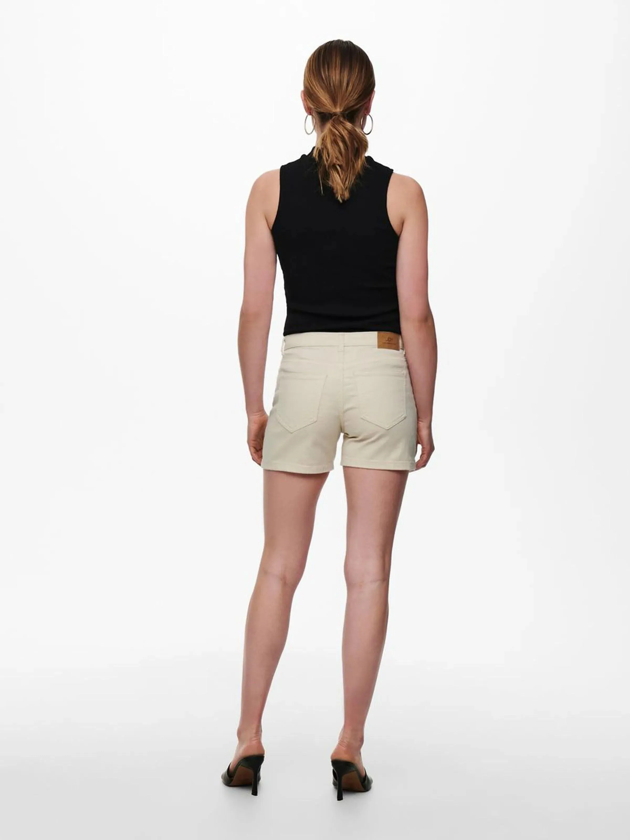 Short Lara