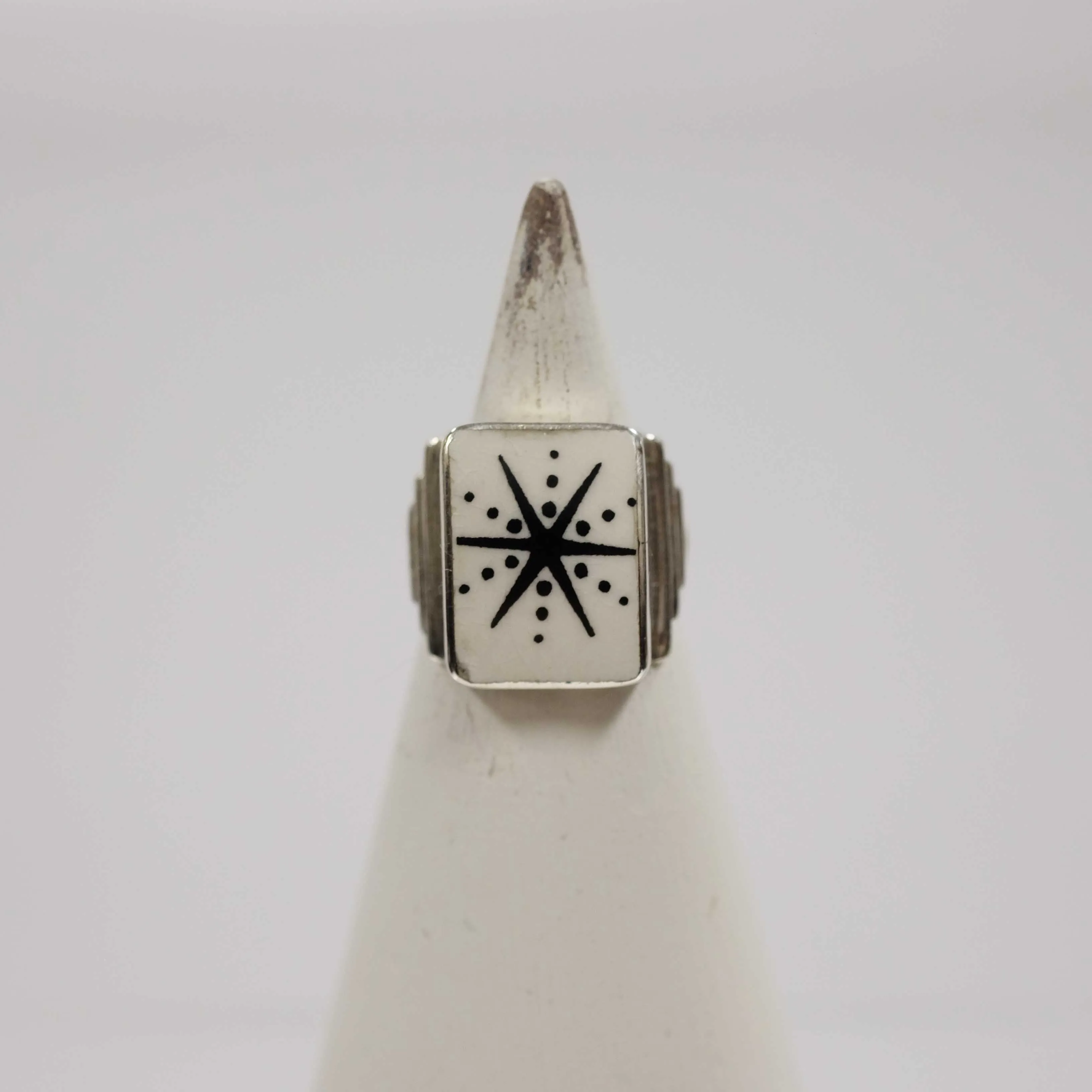 Size 5 Retro Starburst Ring